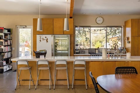 16 foot kitchen bar for great family/friend gatherings!