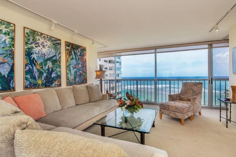  View gorgeous sunsets, surfers, paddlers, cruise ships, &  sailing regatta's.