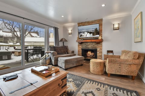 Comfortable seating, TV and stacked stone, gas fireplace in the living area.