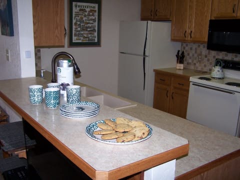 Well equipped kitchen - coffee, tea and hot cocoa for our guests!