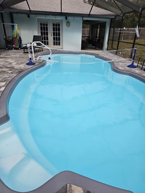 Volleyball net up for fun!! Heated pool 25$ a night