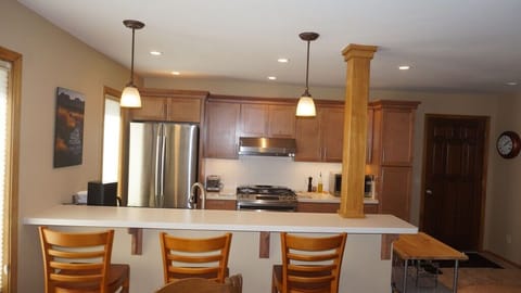 Kitchen with Breakfast Bar seating for 2