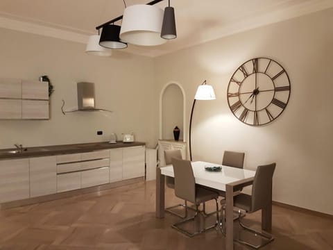 Apartment, 2 Bedrooms | In-room dining