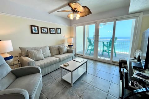 Spacious living room
