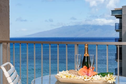 Studio | Outdoor dining