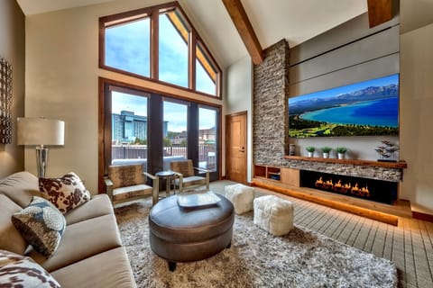 Condo, 3 Bedrooms | Living area