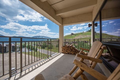 Condo, 2 Bedrooms | Property grounds
