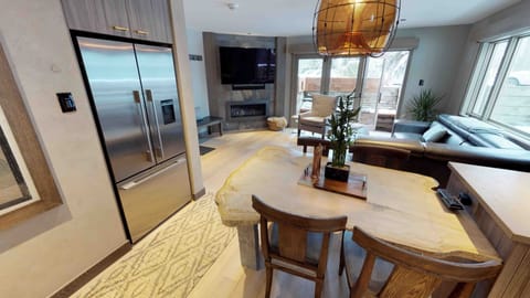 Condo, 2 Bedrooms | Dining