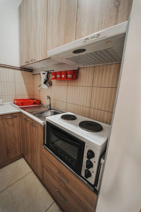 Family Studio | Private kitchen | Cookware/dishes/utensils