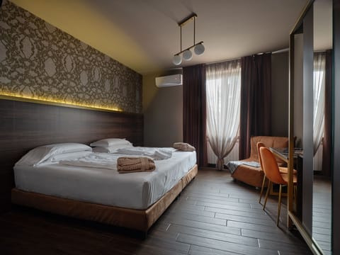 Triple Room | 1 bedroom, individually decorated, desk, blackout drapes