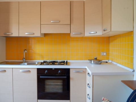 Family Studio, 1 Queen Bed with Sofa bed, Kitchen, Tower | Private kitchen