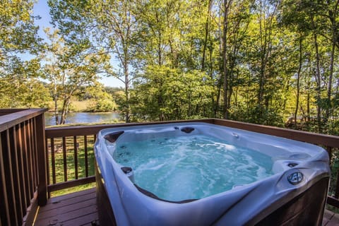Large modern hot tub for 6-8 people