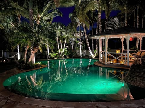 The stunning night time at 
Kihei Oasis On Maui ⭐️