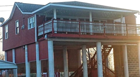 
Huge deck overlooking the river! Your perch awaits!