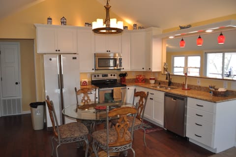 This cabin has a BIG feel...vaulted ceilings, lots of windows & great lighting