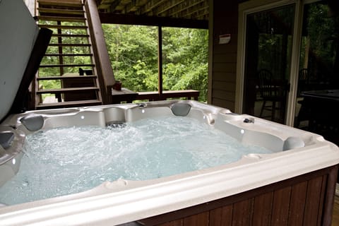 Hot tub 