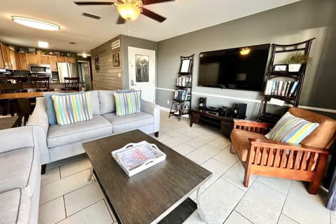 Living Room - Entertainment w/60" Smart TV, Bluray & bluetooth