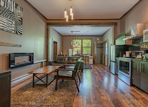 2-Bedroom apartment (D1), walk to Main Street (494)