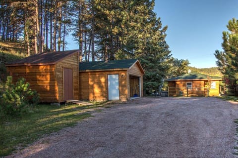 2 stall garage available for all guests