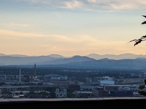 Beautiful mountain view from your own balcony on the 19th floor. 