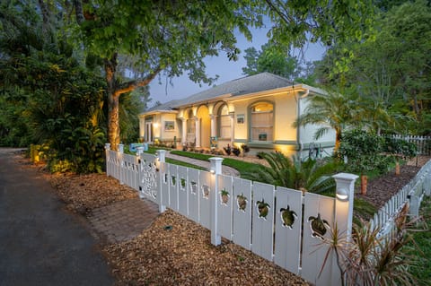 Experience the warm, welcoming ambiance of our St. Augustine Guest House. 