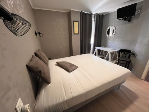 Double Room | Individually decorated, individually furnished, desk, soundproofing