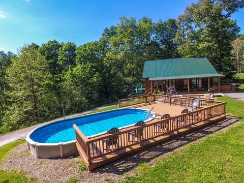 1st Choice Lodging - Pines Lodge - Exerior/Pool