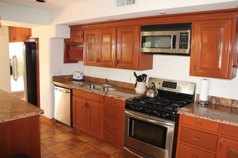 Fully equipped kitchen. Fridge with ice maker and water in the door. 
