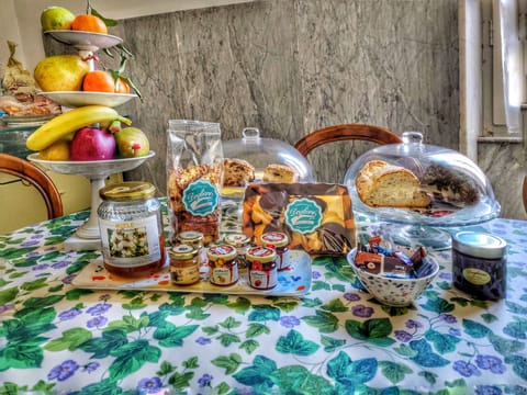 Fridge, microwave, espresso maker, coffee/tea maker