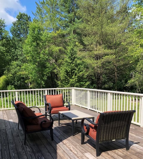 This a deck that is off the 2nd floor bedroom. It over looks the woods.