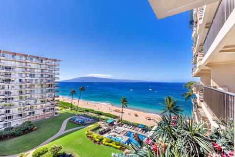 Our guests love the ocean view off the lanai. The island of Lanai view also.