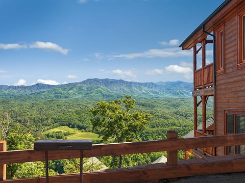 - Enjoy unbeatable views of lush Smoky Mountain valleys from your private cabin deck   - Perfect spot for morning coffee, afternoon relaxation, or stargazing at night   - Scenic surroundings capture the heart of Tennessee’s natural beauty