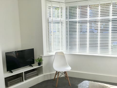 House, 4 Bedrooms | Iron/ironing board, travel crib, free WiFi, bed sheets