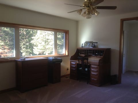 Upstairs Master Suite with Desk and WiFi, Pond View