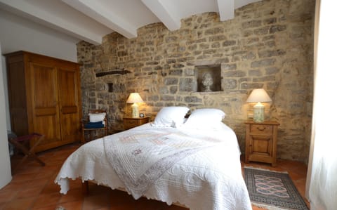 First floor Double Bedroom. (160 cm bed)