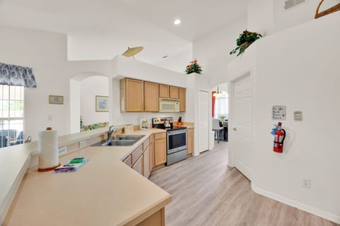 Fridge, freezer, filtered water and icemaker. Coffee pot and blender available.