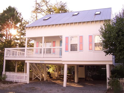 Family-friendly Bethany Beach vacation rental cottage minutes from the beach.