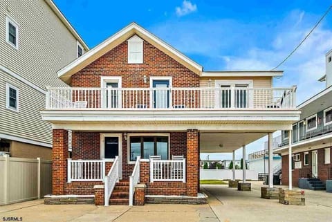 Ocean Front Single Luxurious Family