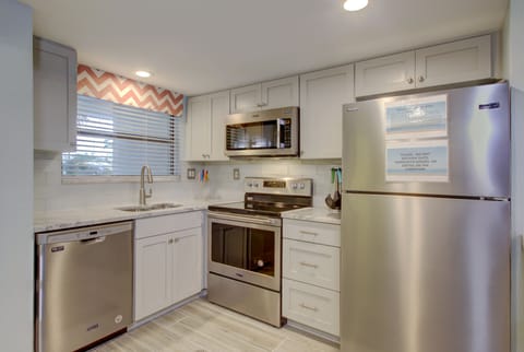 Beautiful brand new kitchen, complete with new stainless steel appliances.