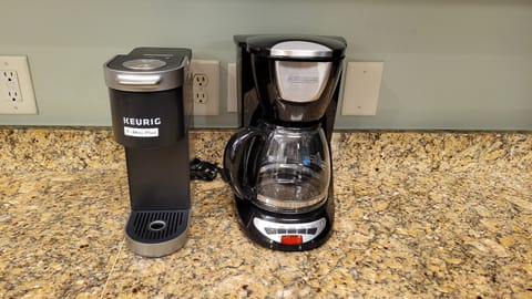 (2)-12-cup coffee makers and Keurig mini plus 20240224_112021 