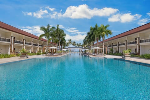 Outdoor pool, free cabanas, pool umbrellas