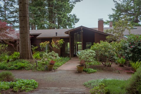 A view of the front door/primary entry of the home.