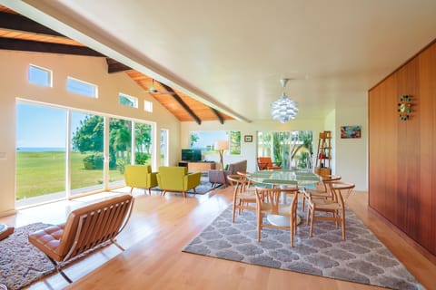Grand living room and dining room with ocean views - there is a step down.