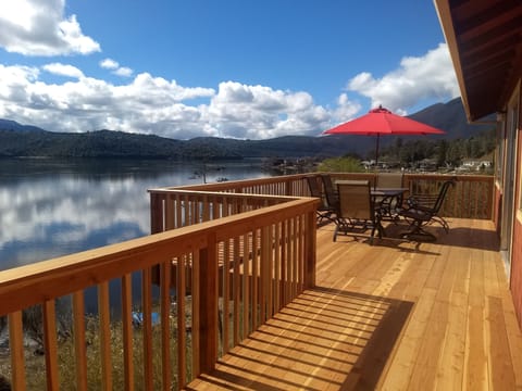 Spectacular location Lake Front, Premium fishing area.  