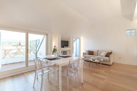 Studio, 1 Bedroom | Living area | Smart TV