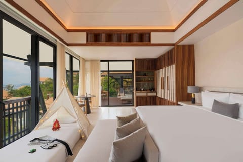 Premium bedding, minibar, in-room safe, desk