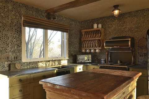 Cottage kitchen