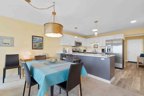 Dining Area - dining table seats 4