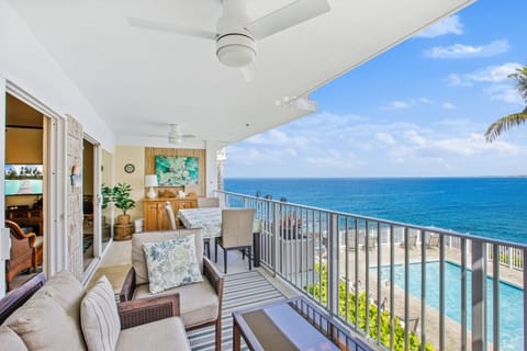Beautiful oceanfront condo on the Kailua Bay side of Alii Villas
