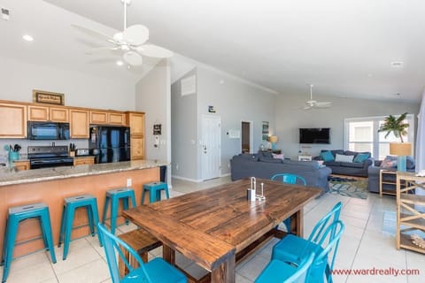 Kitchen & Dining Area